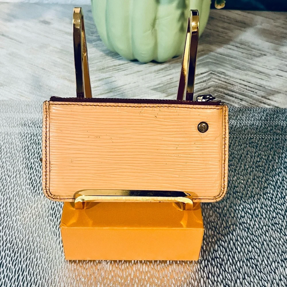 Louis Vuitton epi keychain charm coin wallet/makeup - Picture 4 of 13